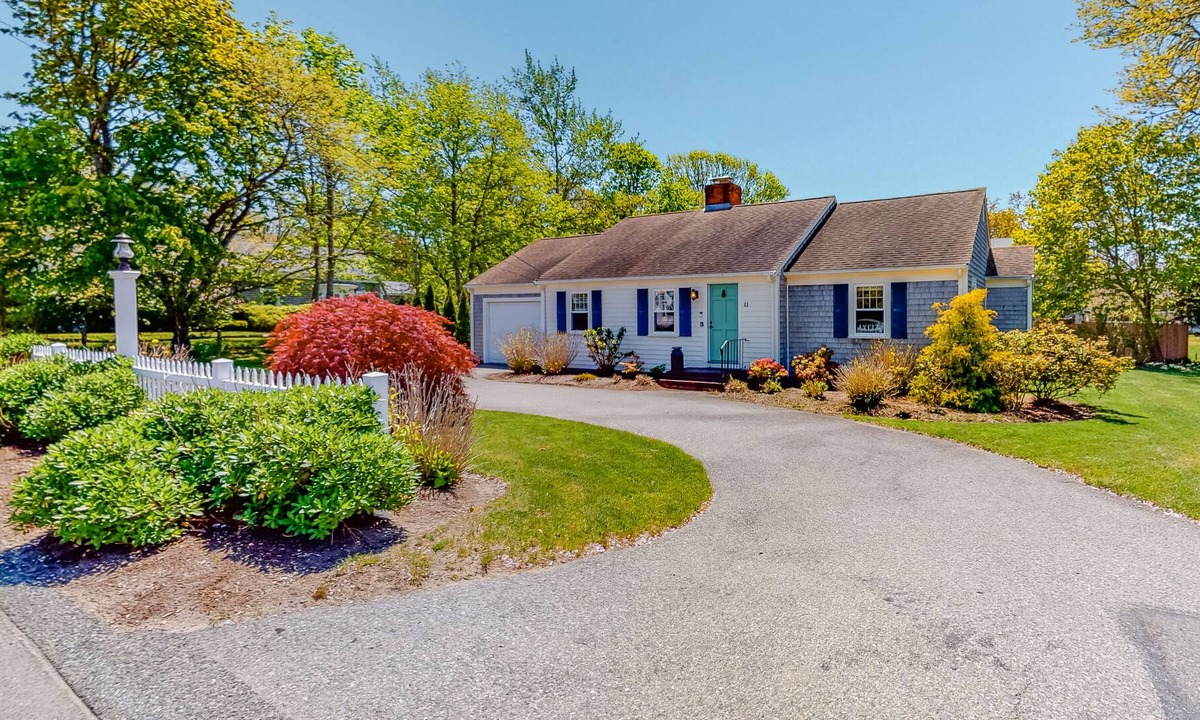 Harwich Center House | Light-filled home with fast WiFi, central AC, W/D & pool table - near beach