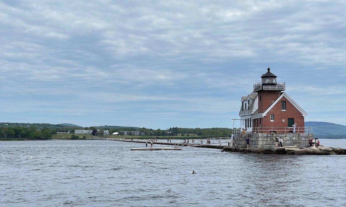 Rockland Cottage | Lighthouse Lookout – Waterfront Cottage for Two with Harbor & Lighthouse Views