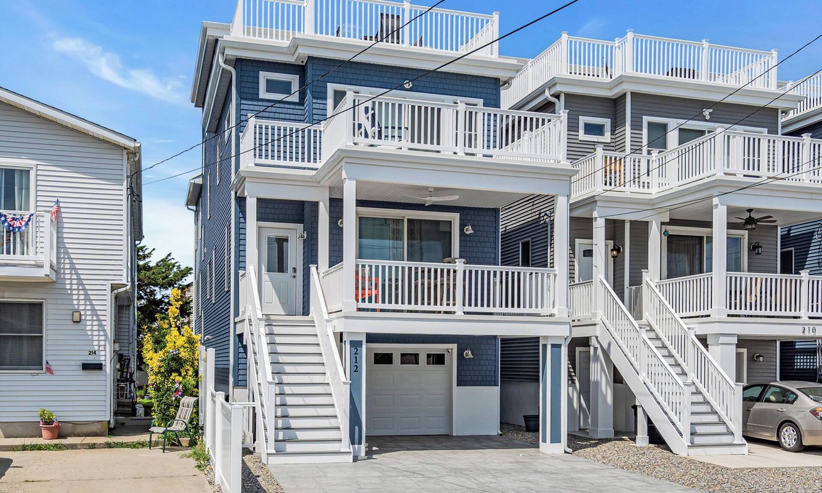 Seaside Heights House | Linens+Towels | Fast WiFi | 3 Decks | Coffee Maker