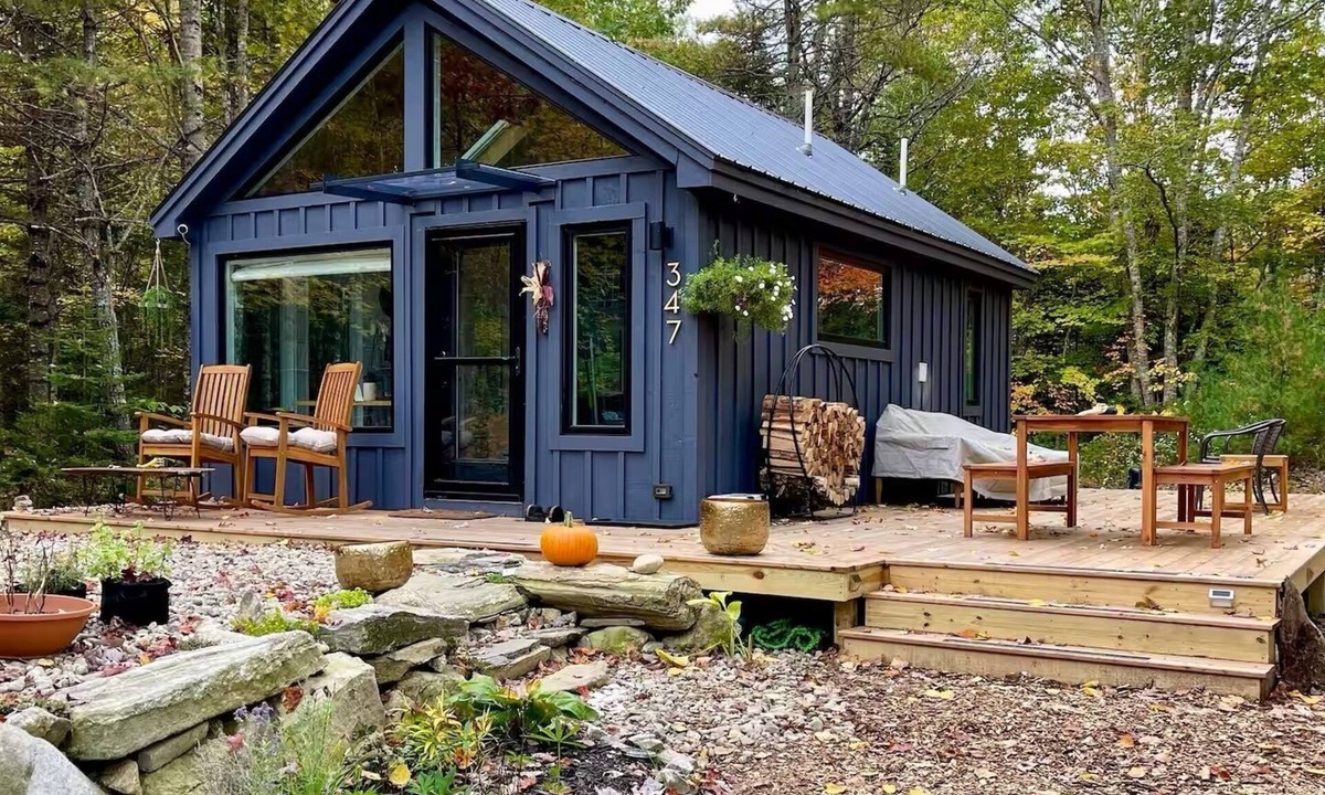 Appleton Cabin | Little Apple Cabin with Wood Stove, King Bed & 5 Private Wooded Acres