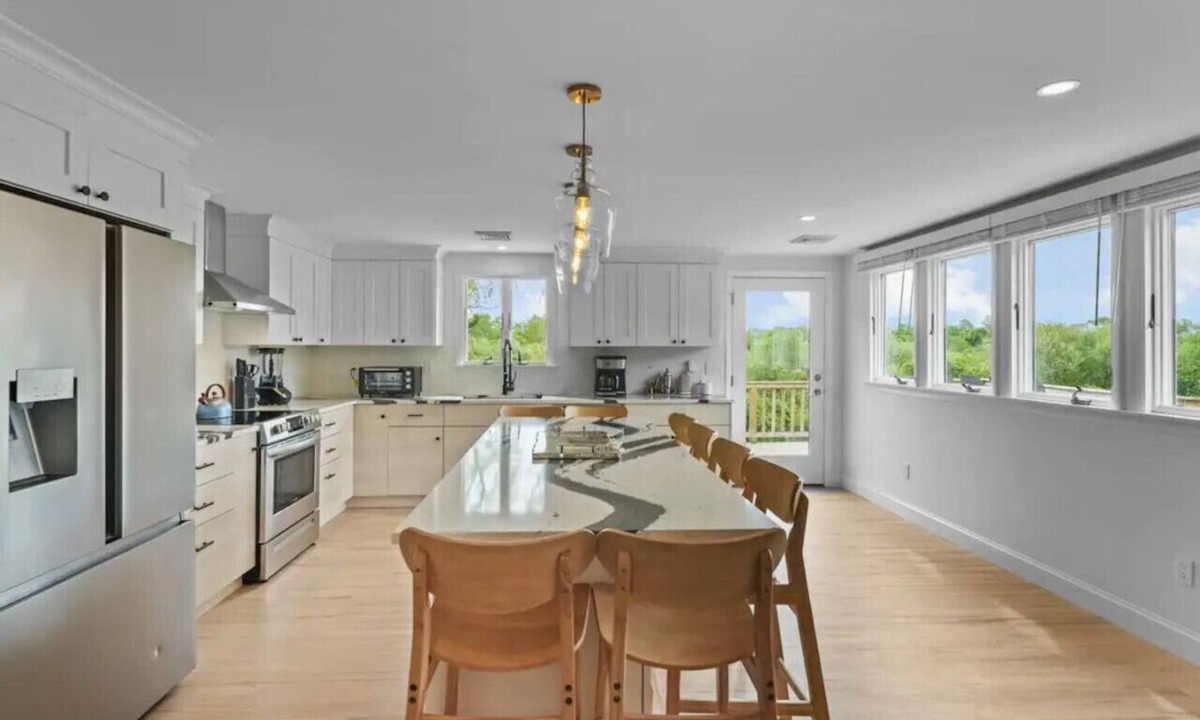 Middletown House | Little Creek Retreat Private hot tub & yard - RIBryan Properties