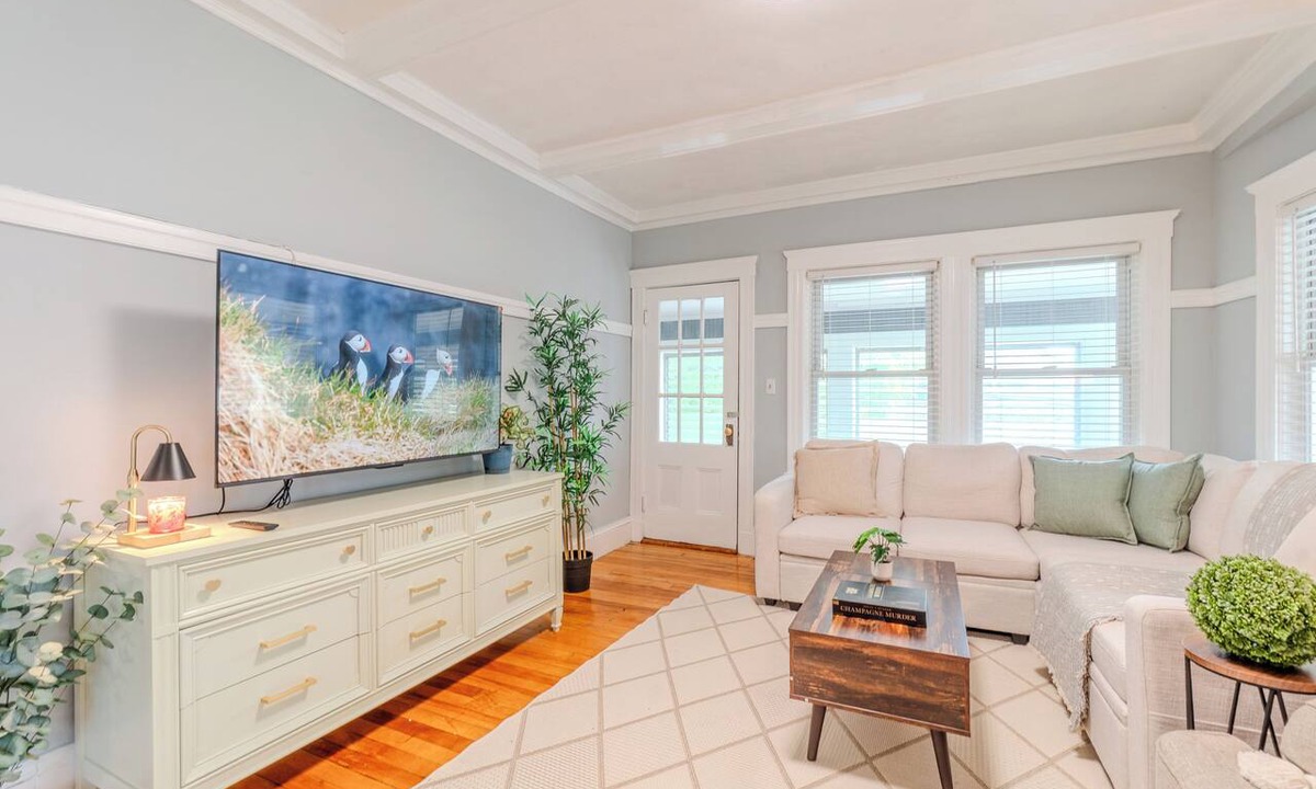 Spring Hill Apartment | LOCATION Boston 3 Bed 1 Bath + Private Parking + Game Room!