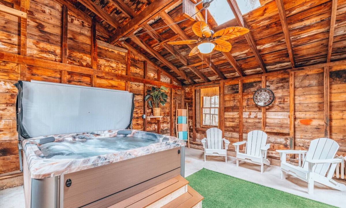 North Conway House | Location!Location!Pets & hot tub