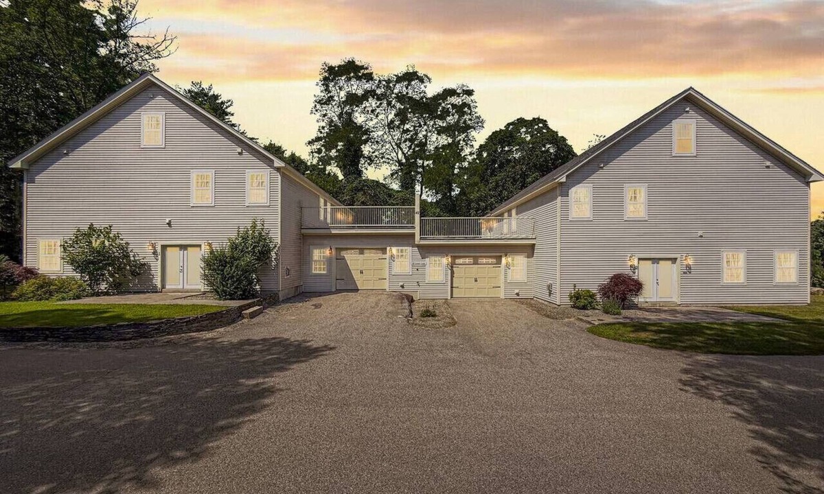 North Conway House | Locust Lodge #1 | 26 Beds, Sleeps 42, HotTub, Pool