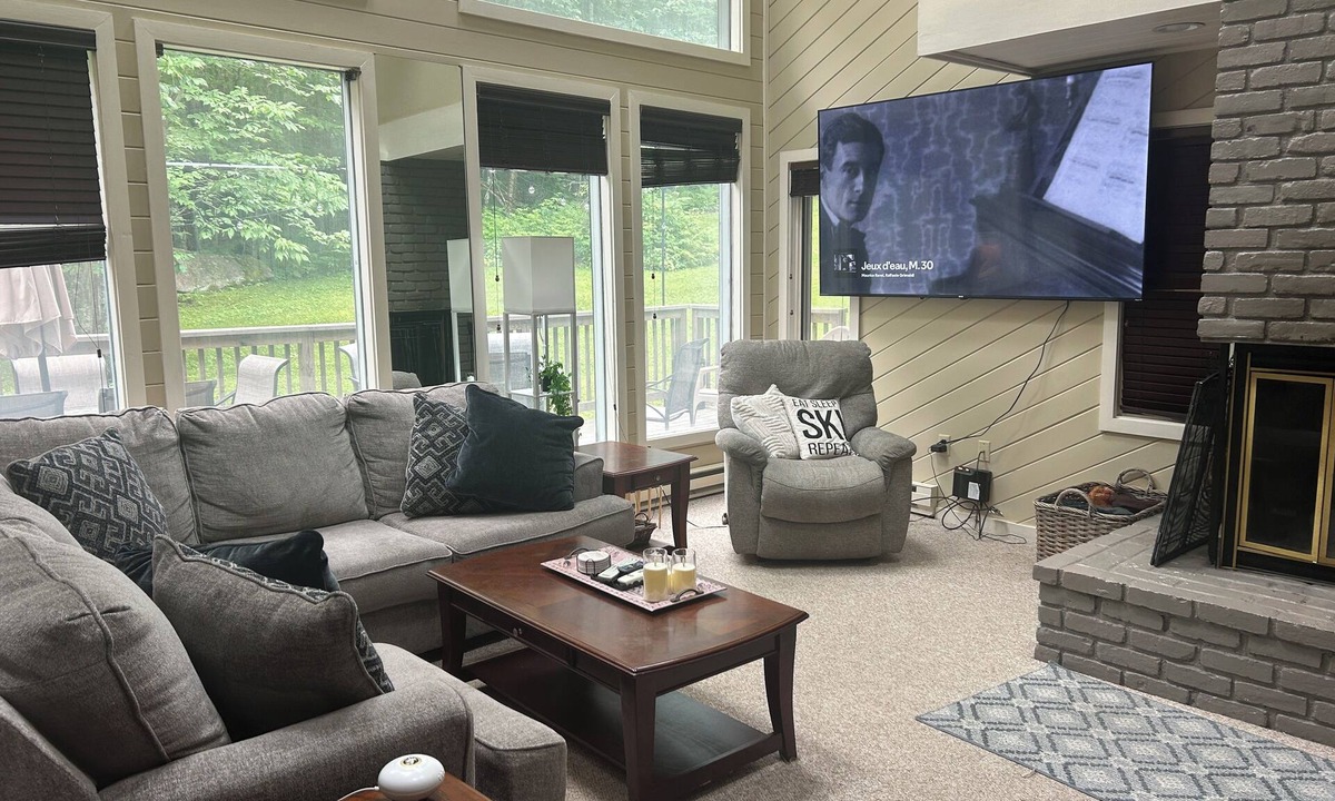 West Dover House | Lodge on the Loop, a pet-friendly retreat with private hot tub & sauna