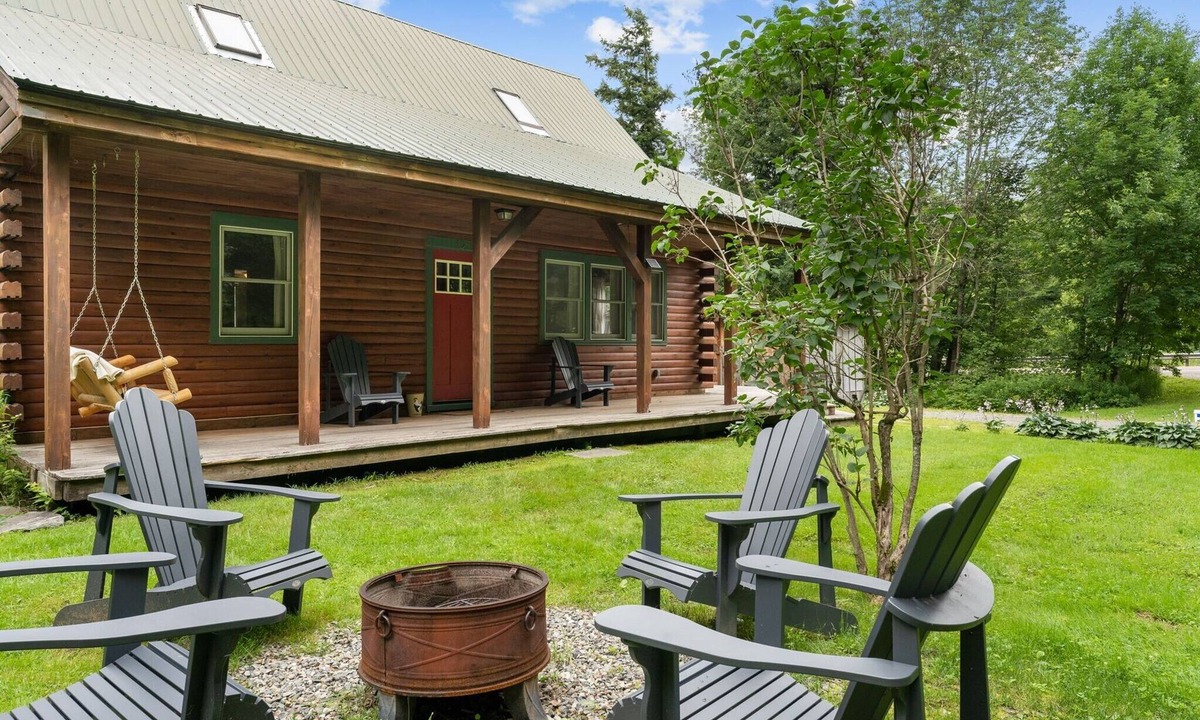 Jeffersonville Cabin | Log Cabin | 3 Min to Smuggs | Dog-Friendly