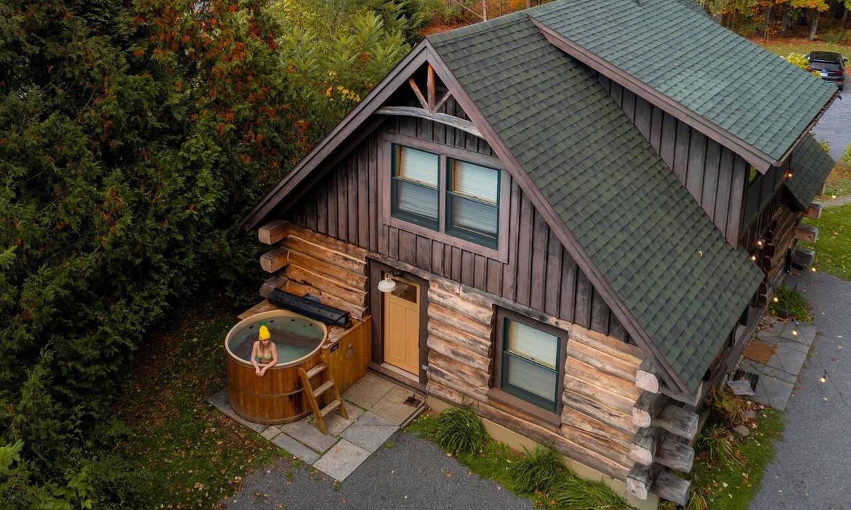 Upper Jay Cabin | Log Cabin, Hot Tub, Sauna & River