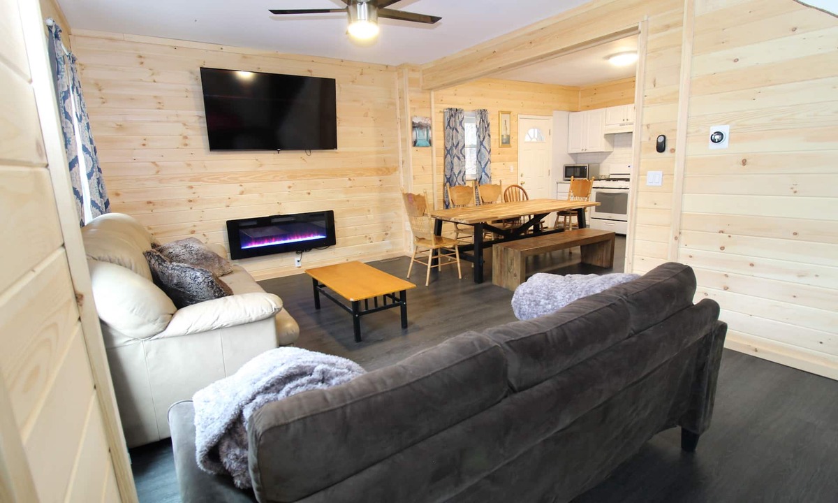 Tannersville Cabin | Log Cobin/w Private Pool and Hot tub Just 10 Mins from Hunter Moutain