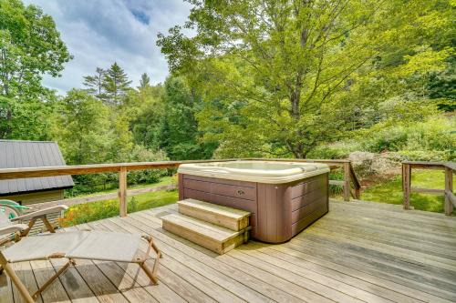 Londonderry House | Londonderry Retreat ~ 3 Mi to Lowell Lake!