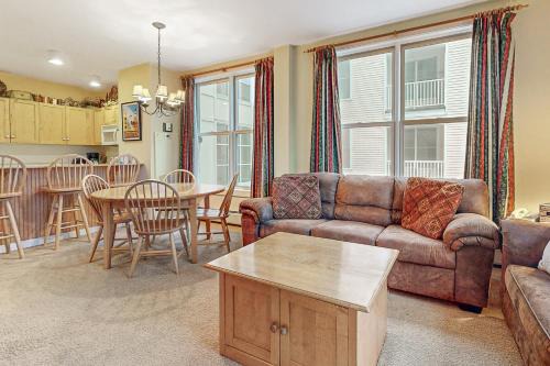 Stratton Mountain Apartment | Long Trail House - 230