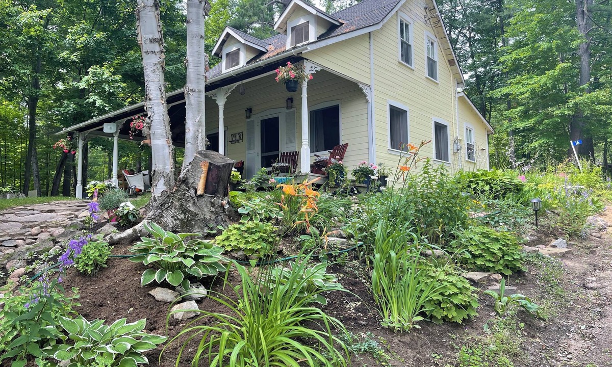 Bristol Cottage | Looking for the perfect getaway? SUPERB, SUMMER COTTAGING in Norway Bay!