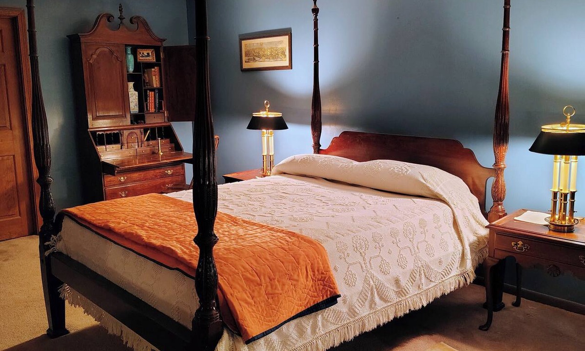 South China Bed & Breakfast | Lovely 1-bedroom bed & breakfast in charming China Maine