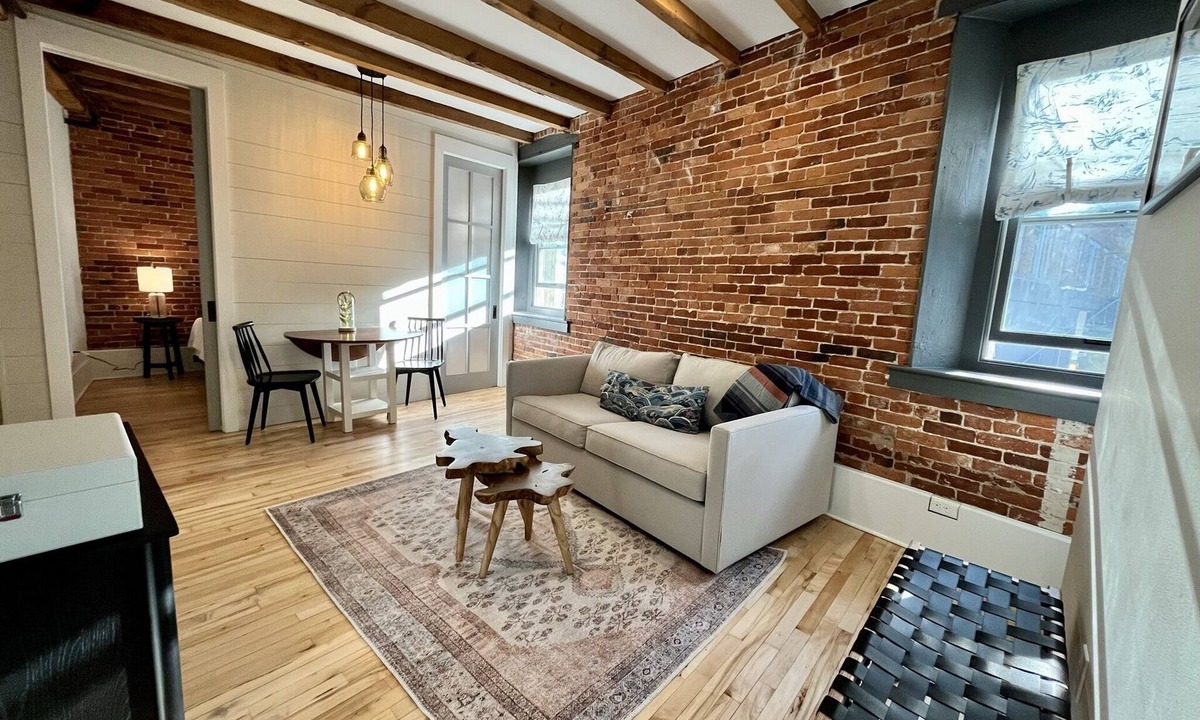 Portsmouth Apartment | Lovely 1-bedroom in downtown Portsmouth steps to everything!