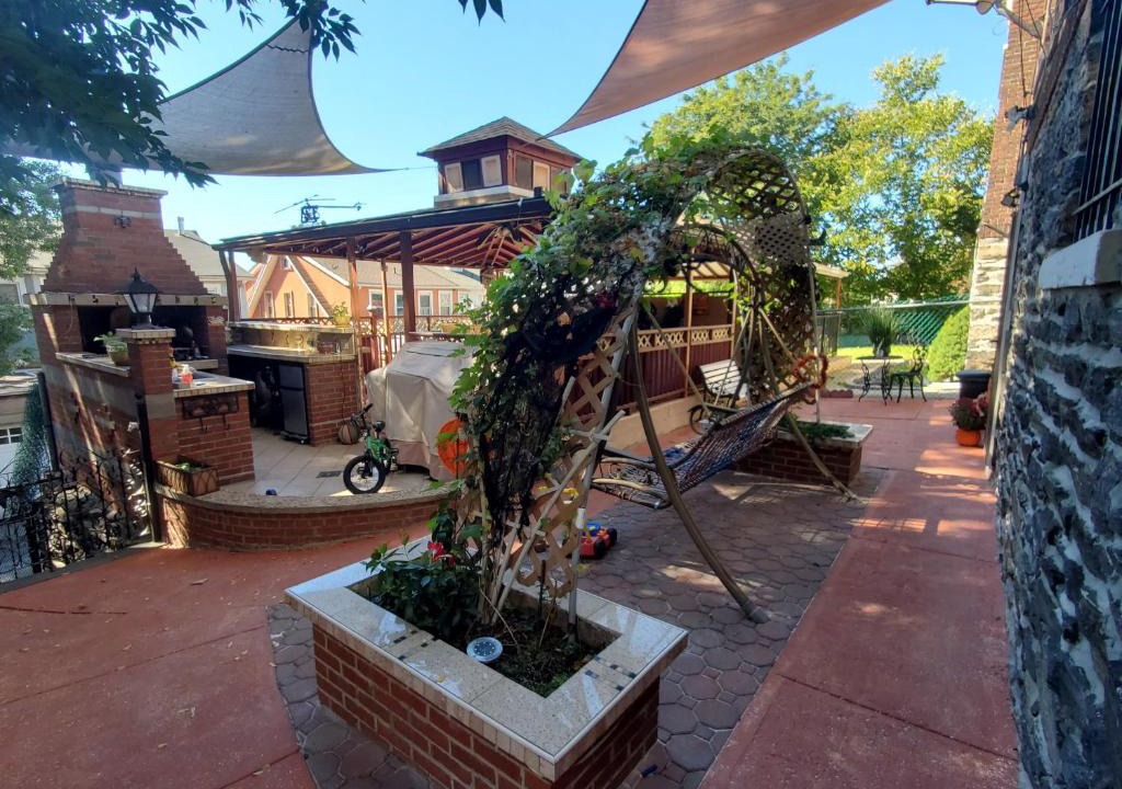 University Heights Apartment | Lovely 2 bedroom Apartment with 2 Entrance and Parking