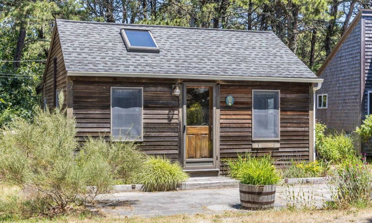 Wellfleet Cottage | Lovely 2-bedroom cottage with AC in Wellfleet