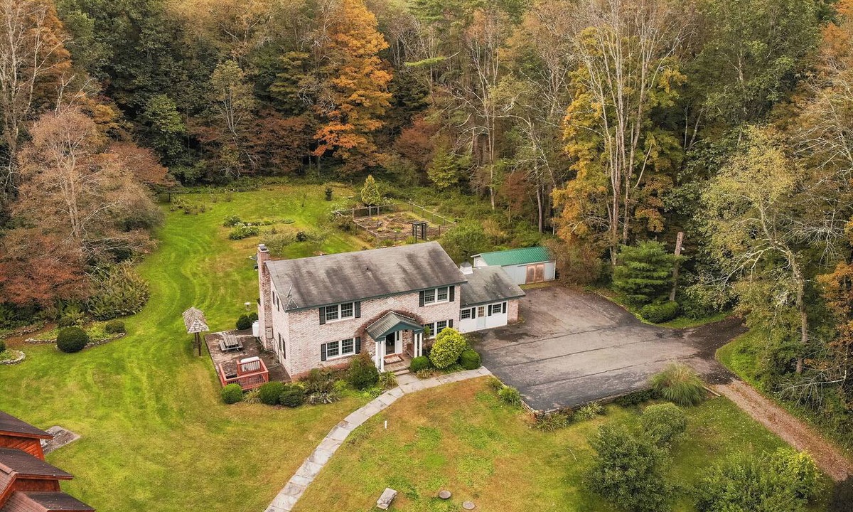Starlight House | Lovely 5-bedroom country house in charming Starlight,