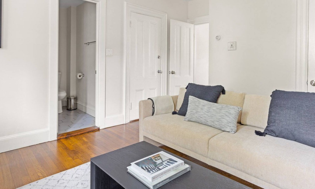 Dorchester Apartment | Lovely Dorchester 1BR, by Savin Hill T, by Blueground
