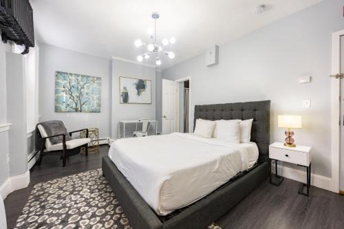 Bay Village Apartment | Lower Level Studios In Hip Bay Village