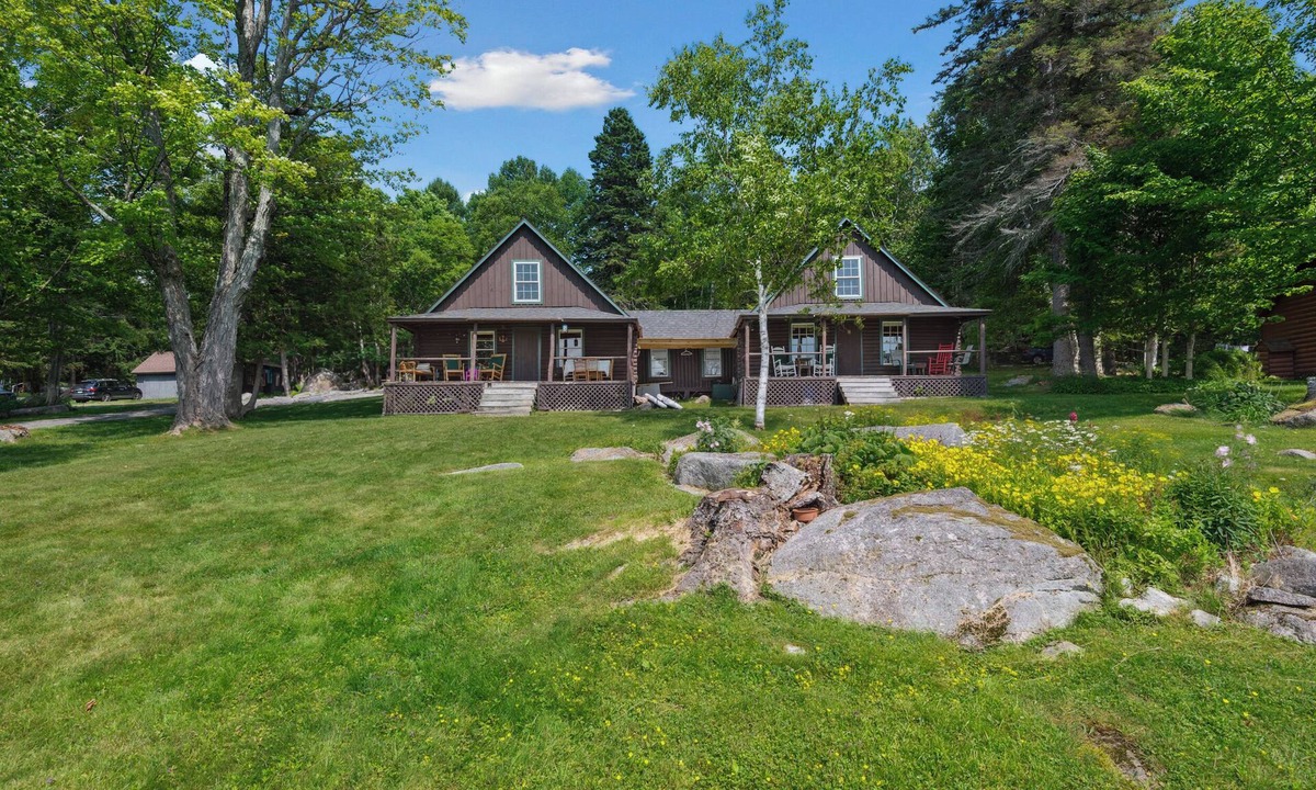 Rangeley Cabin | LuckyStryk - Classic Barker Loop Camp on Mooselookmeguntic
