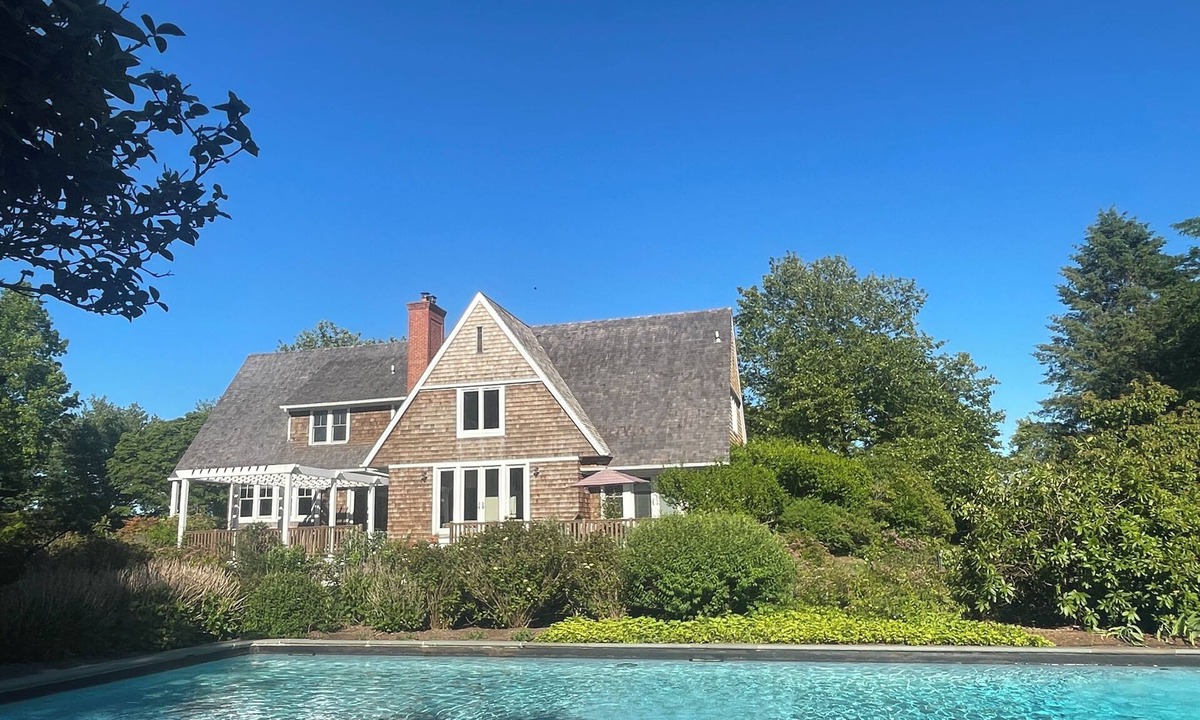 Bridgehampton House | Lushly Landscaped, Light and Spacious Family Home with a 65' Pool