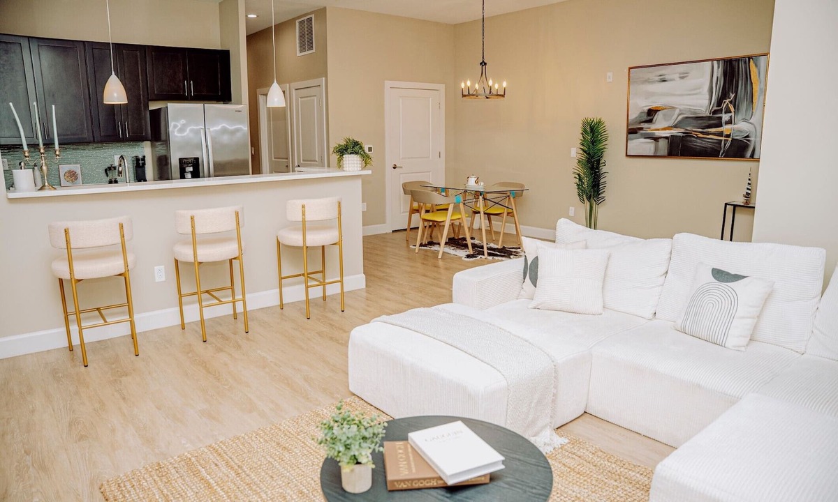 East Cambridge House | Luxe 2BR Townhouse | Free Parking | Private Entry