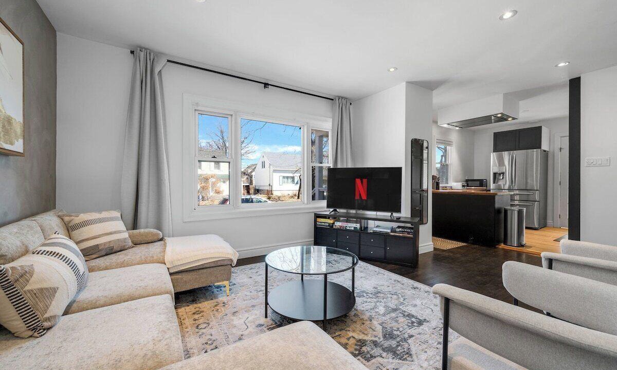 Champlain Park House | Luxe Home, DT, 2 King Beds, Theatre Room