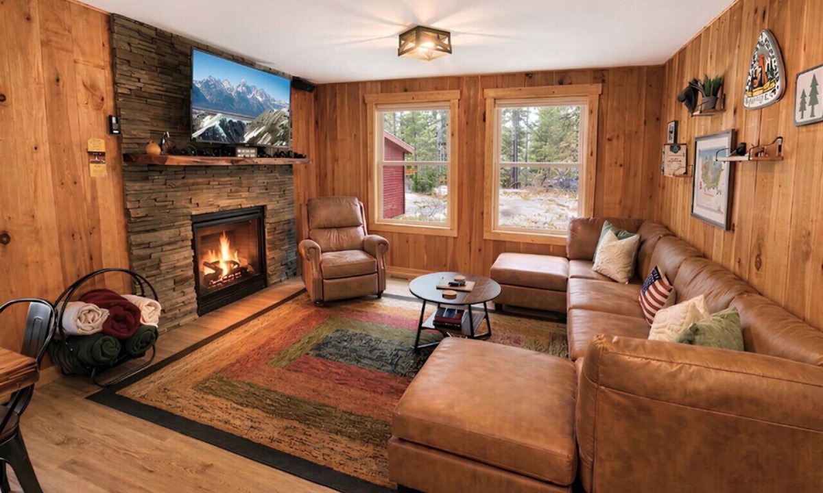 Center Conway House | Luxe Lodge in the Woods! With Sauna & Hot tub