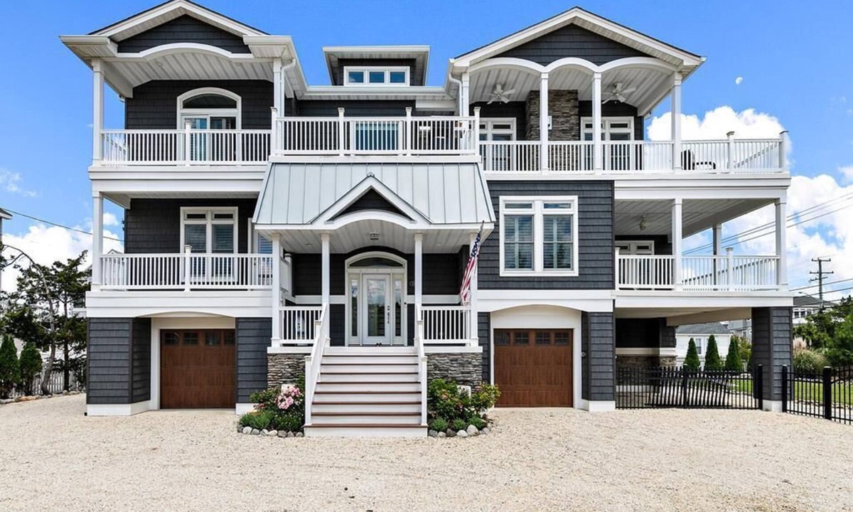 North Beach House | Luxurious rental short walk to beach or Bay
