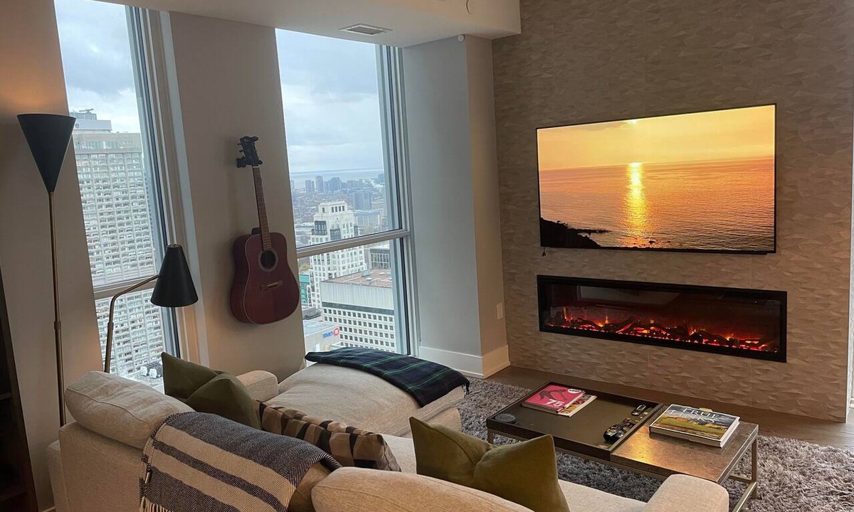 Yorkville Condo | Luxury 2+1 Bdrm Condo in Yorkville Toronto