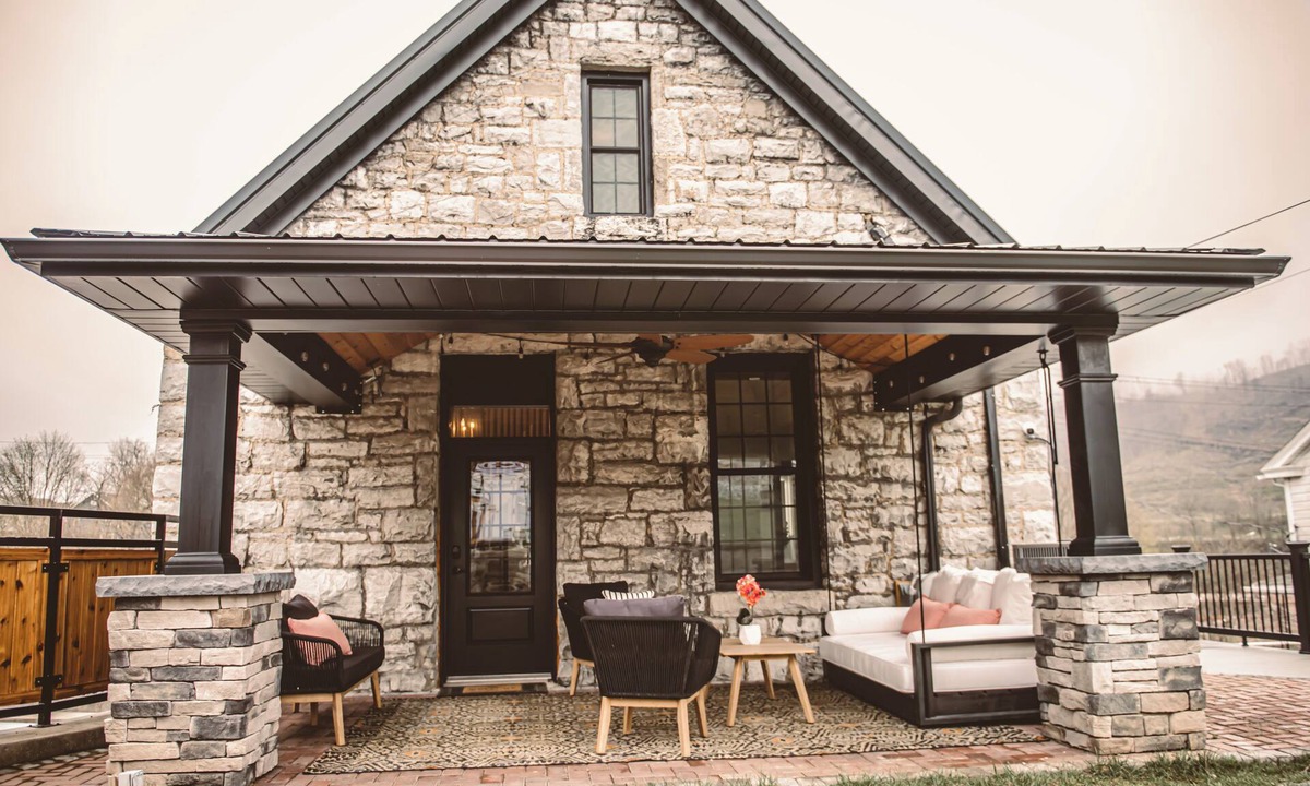 Roaring Spring Apartment | Luxury 2-bedroom Guesthouse near the beautiful Spring Dam in Roaring Spring