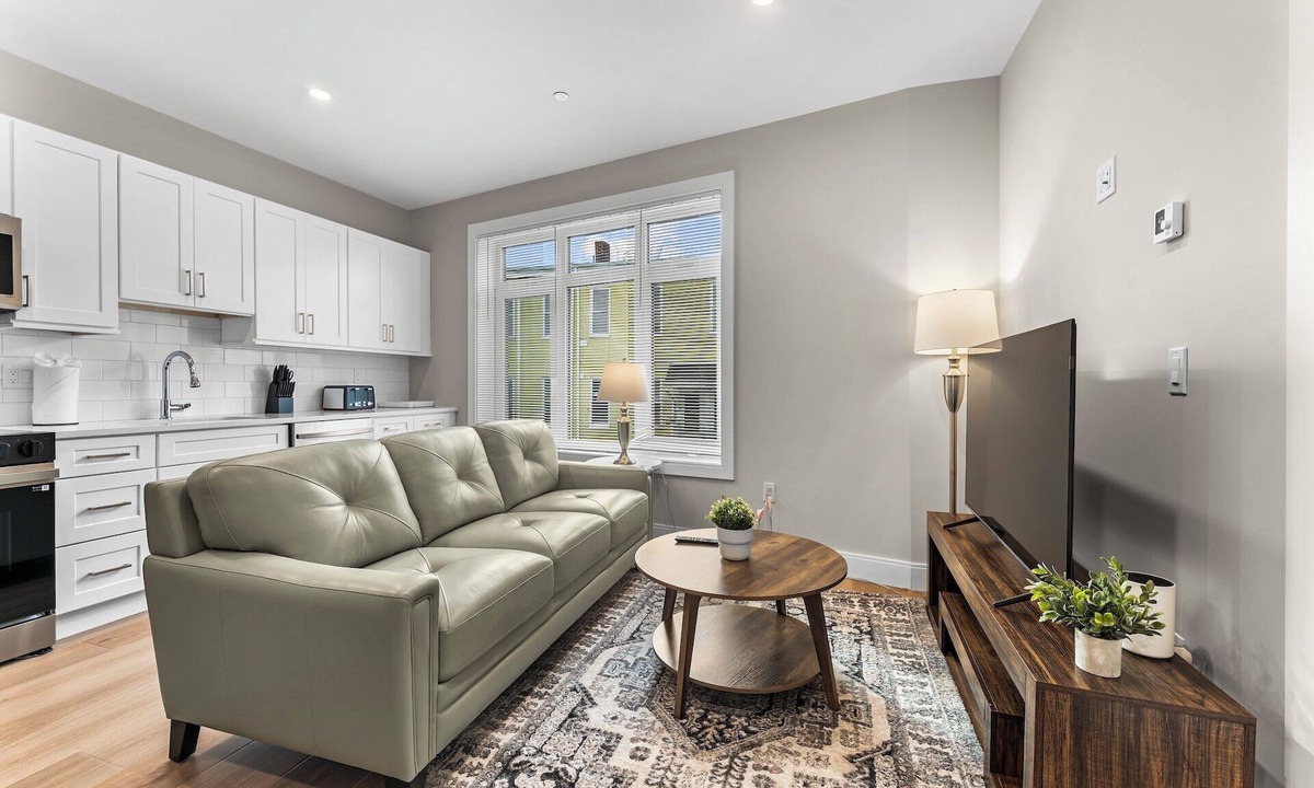 Prospect Hill Apartment | Luxury 2bd/2ba near Cabmridge h9c3