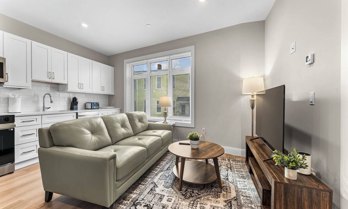 Prospect Hill Apartment | Luxury 2bd/2ba near Cabmridge 8s89