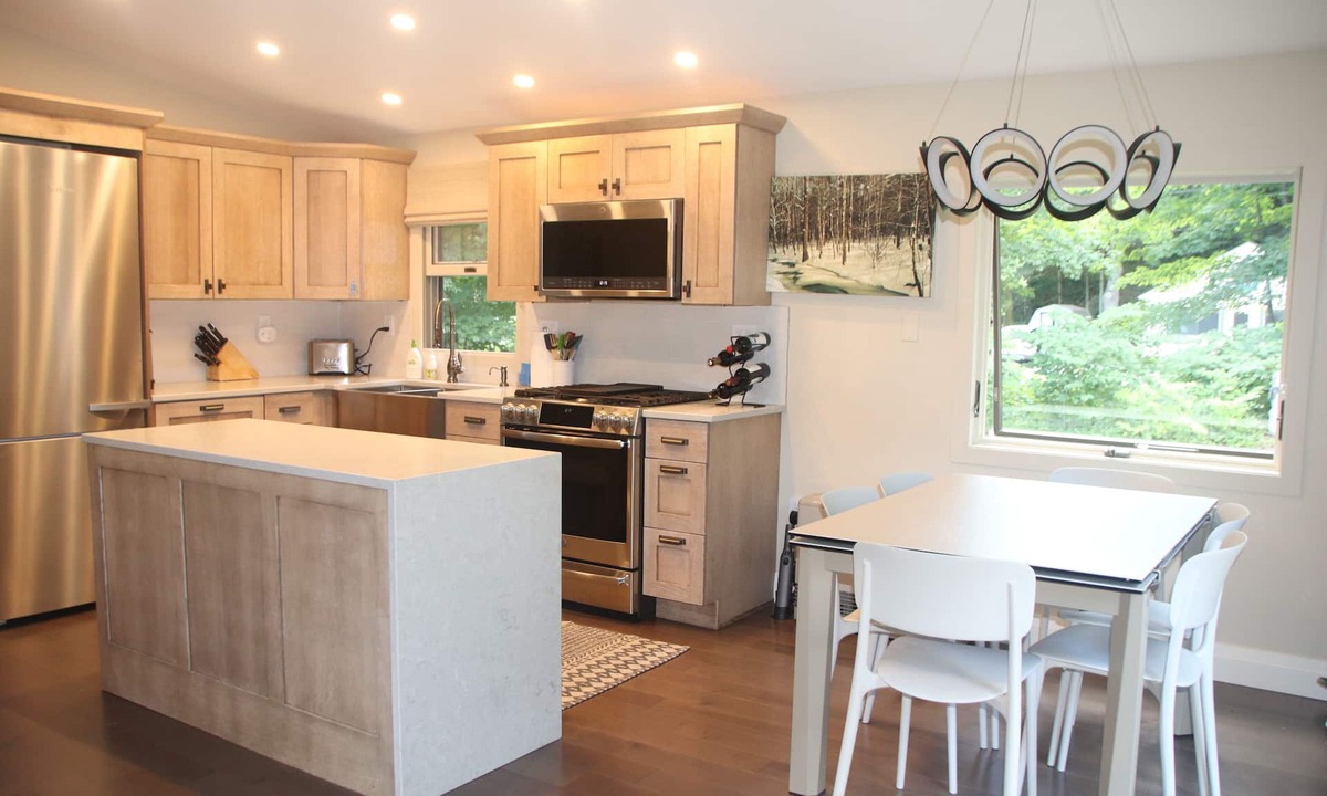 Ludlow House | Luxury 3BR Cabin 5 min Drive to Okemo and on Ski Shuttle Route
