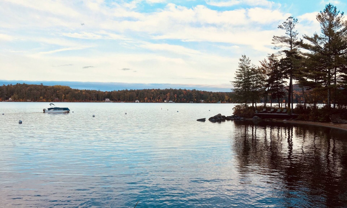 Sunapee House | Luxury 5 br home minutes from Slopes and Lake