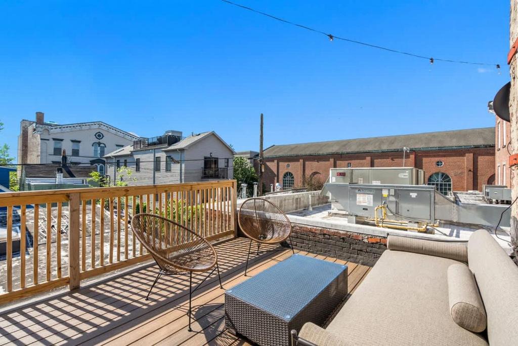 The Heights Apartment | Luxury and Modern Apt with Patio only 10 Min to Times Square