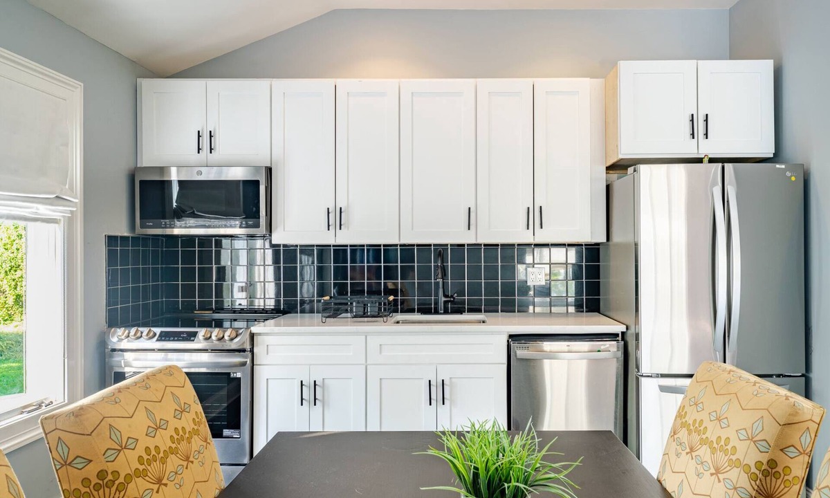 Norwalk Apartment | Luxury Apartment, 1 King Bed