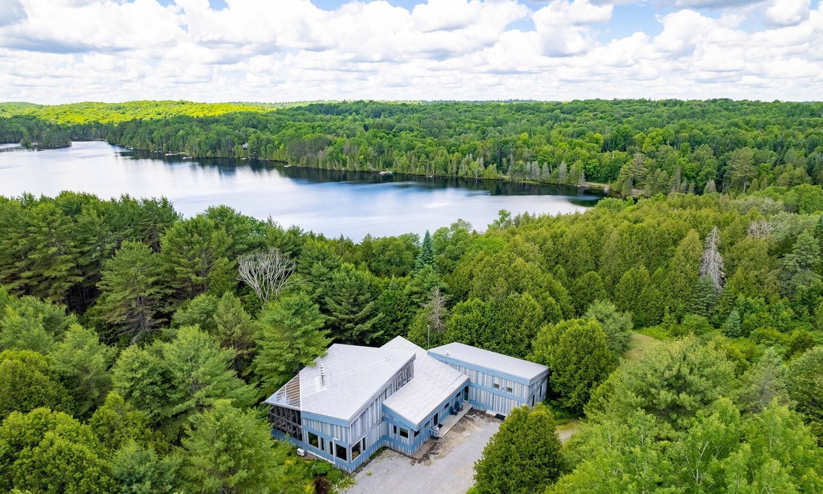 North Kawartha Cottage | Luxury Blue Chalet with Hottub and Sauna 7000sqf of living space. Eco Friendly