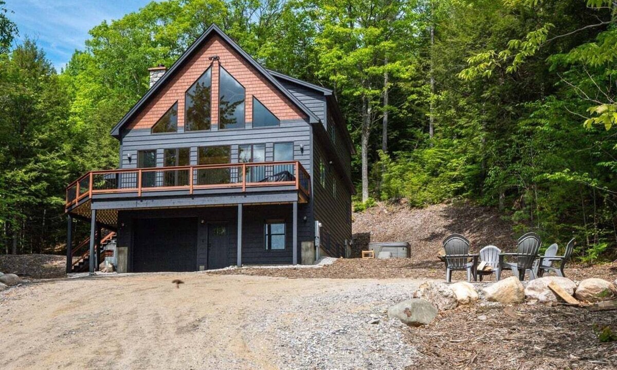 Sunday River Area Ski Chalet | Luxury Chalet | Hot Tub | Minutes to Sunday River