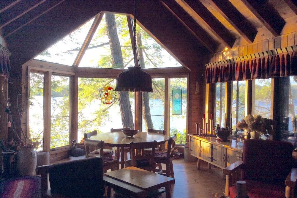 Val-des-Monts Cabin | Luxury Chalet on Lakefront, Sleeps 8, Rhéaume Lake, 35 minutes to Ottawa