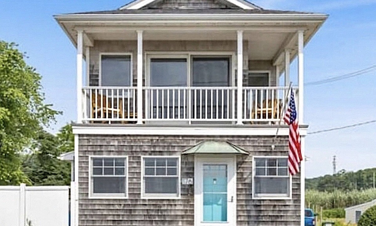 Clinton House | Luxury Coastal Retreat w/Private Beach Access + Water Views, Clinton, CT