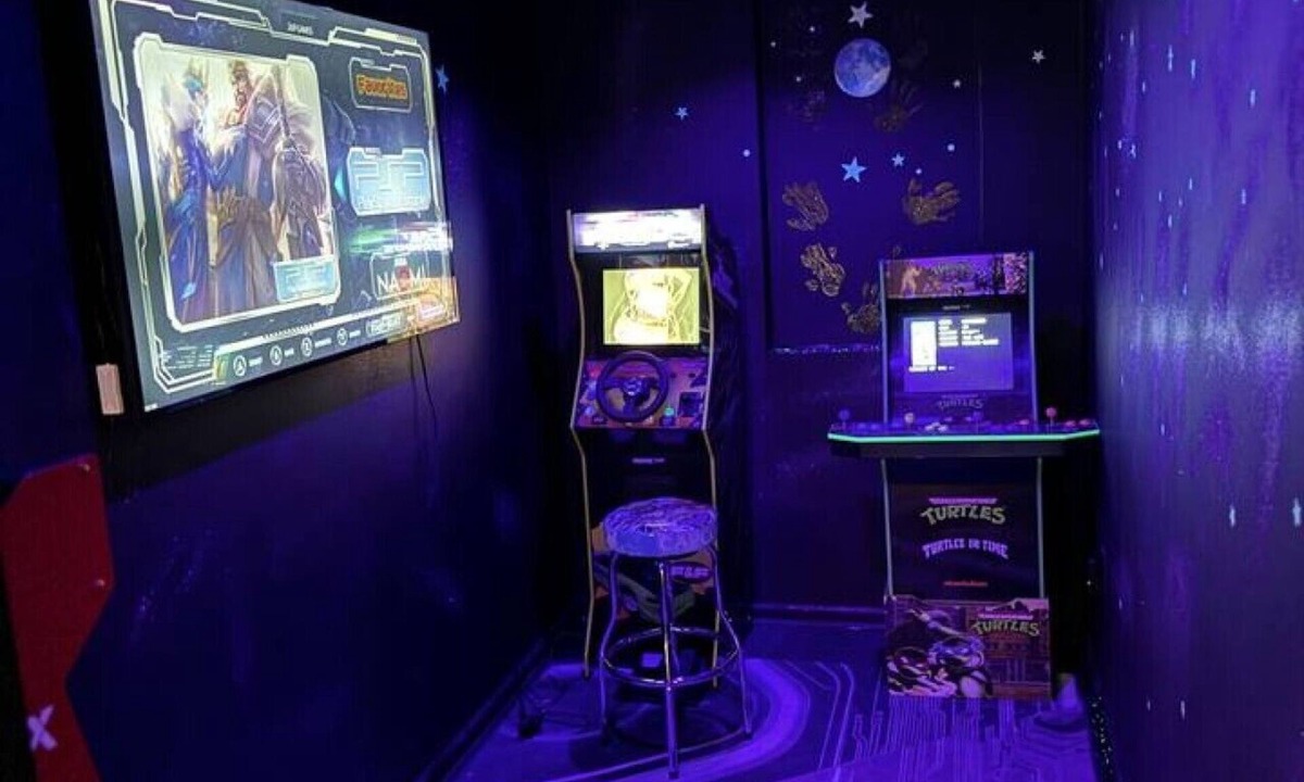 Delair House | Luxury Hidden Gem | 32-Jet Jacuzzi + Secret Arcade Room