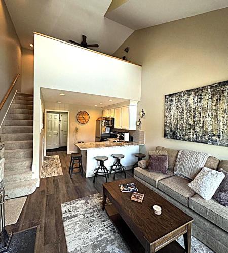 Hancock Apartment | Luxury Jiminy Ski On Off Village Ctr Condo Sleeps4