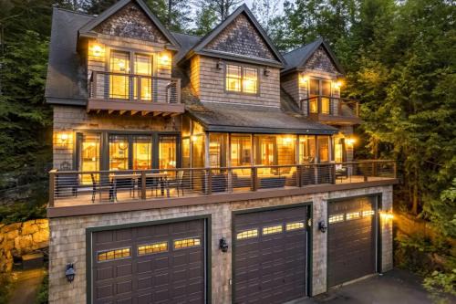 Gilford House | Luxury Lakeview Retreat, Game Room, Winni