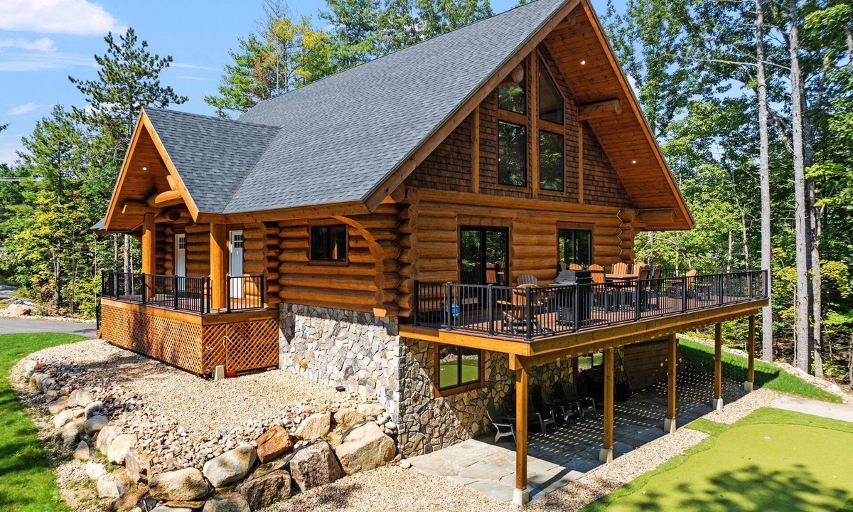 Bartlett Cabin | Luxury Log Cabin w/arcade game room, close to Storyland & hiking