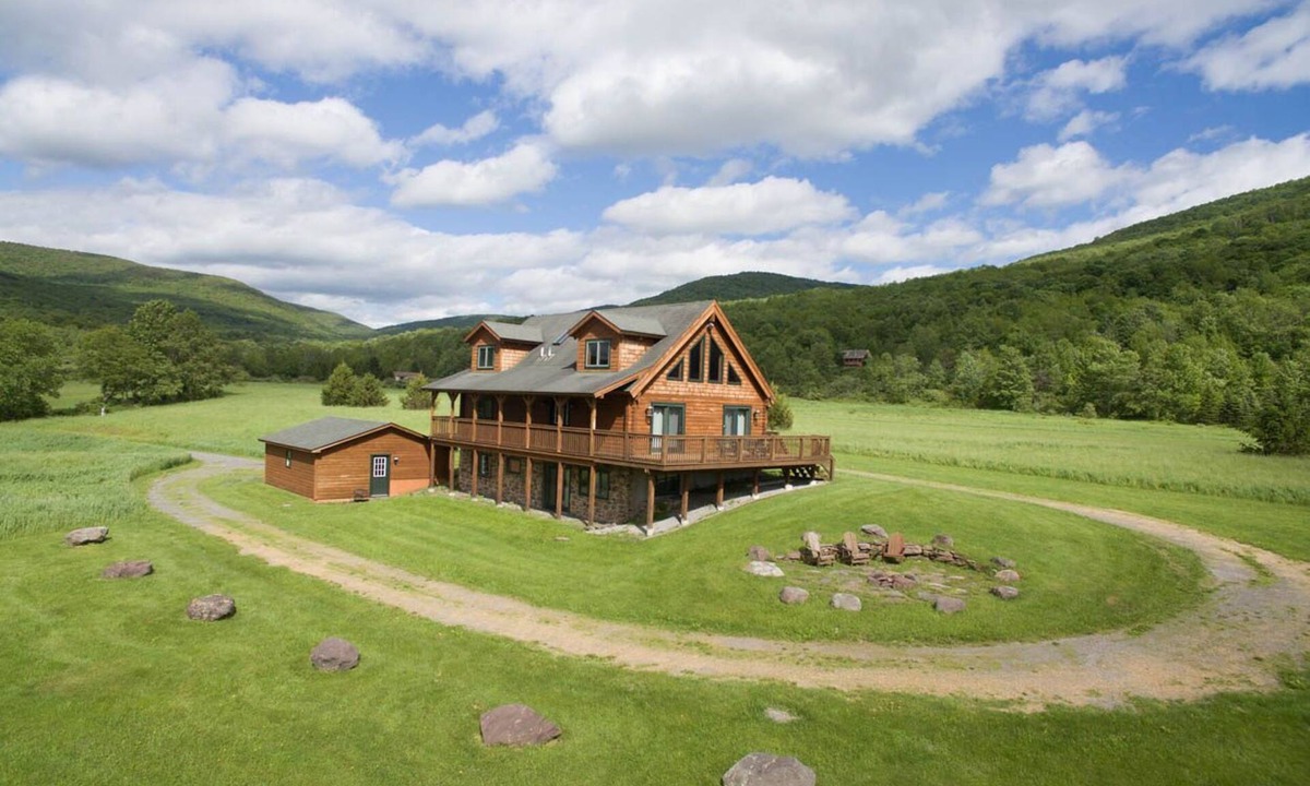 Roxbury House | Luxury Log With Spectacular Views, Fire Pit, Clawfoot Tub In The Master