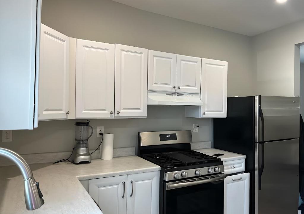 Long Branch Apartment | Luxury & Modern 2 bedroom apartment , near the beach !