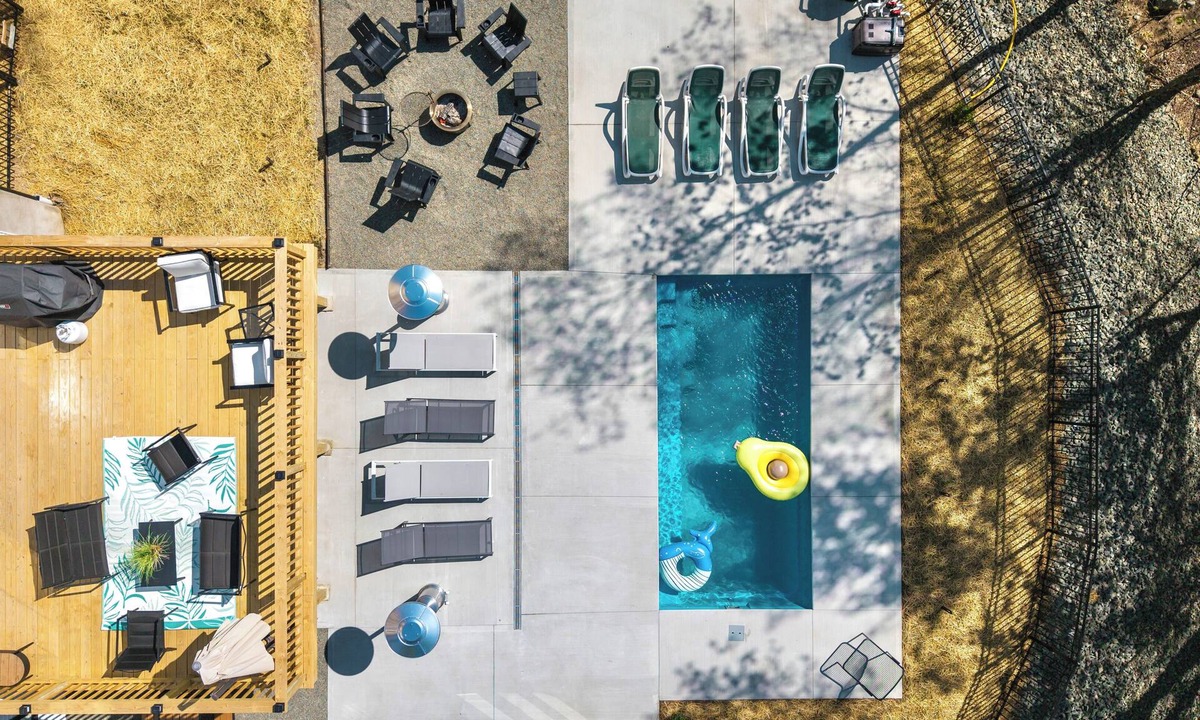 Gouldsboro House | Luxury Retreat with Heated pool, sauna and jacuzzi