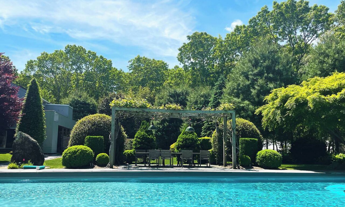 Sagaponack House | Luxury Sagaponack Estate with Pool, Tennis & Gardens