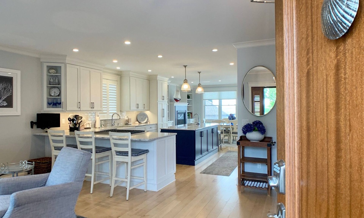 Easton's Point House | Luxury Sea Lodge with Ocean Views - Walk to Easton's Beach