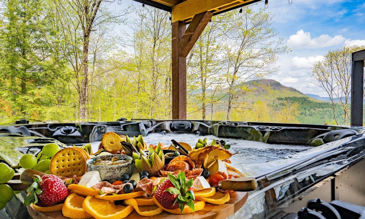 Sunday River Area House | Luxury Ski Chalet · Hot Tub + Sauna + Game Room